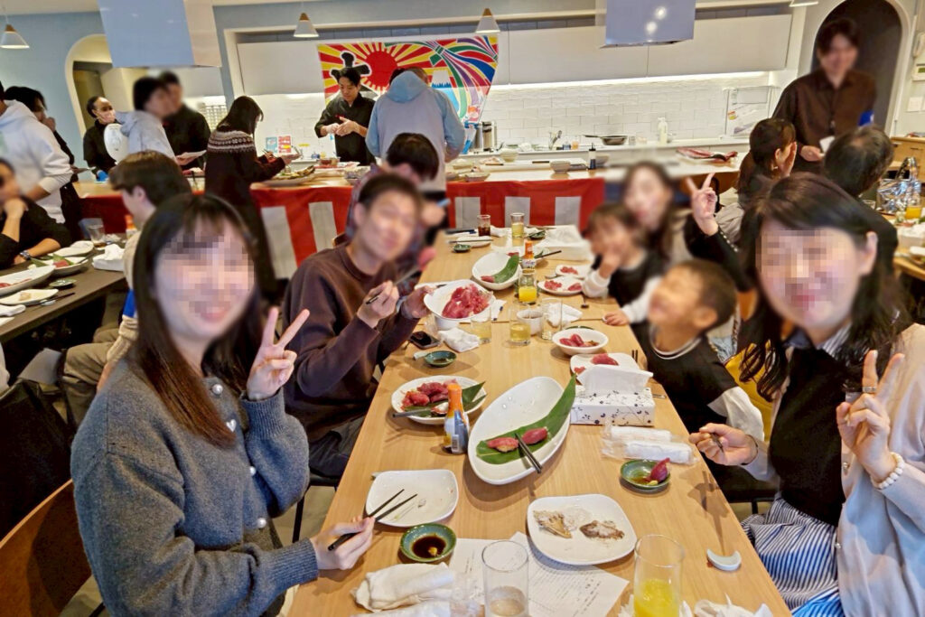 パティア市ヶ谷店のマグロ解体ショー開催風景